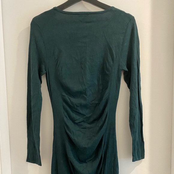 😁 Forest green body con dress with rushing - Picture 2 of 3